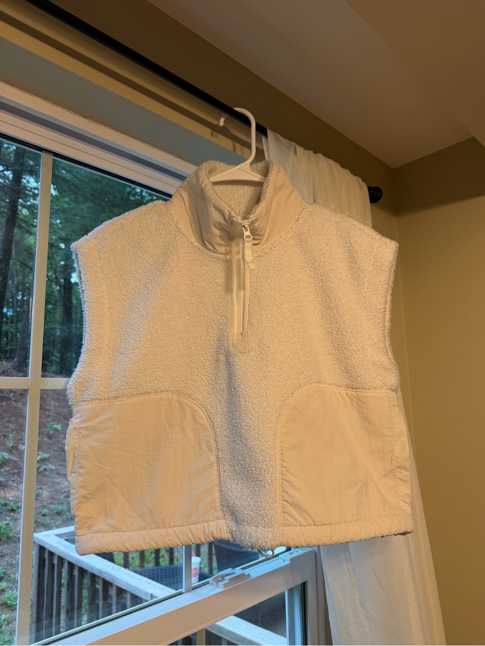 Amazon Essentials Cream Sherpa Half-Zip Vest